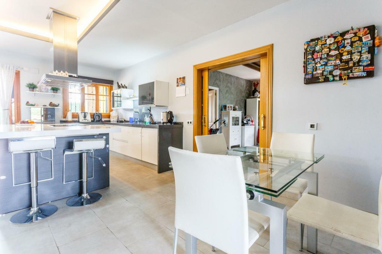 Divi Apartments Villa Reyes Майрена-дель-Альхарафе Екстер'єр фото