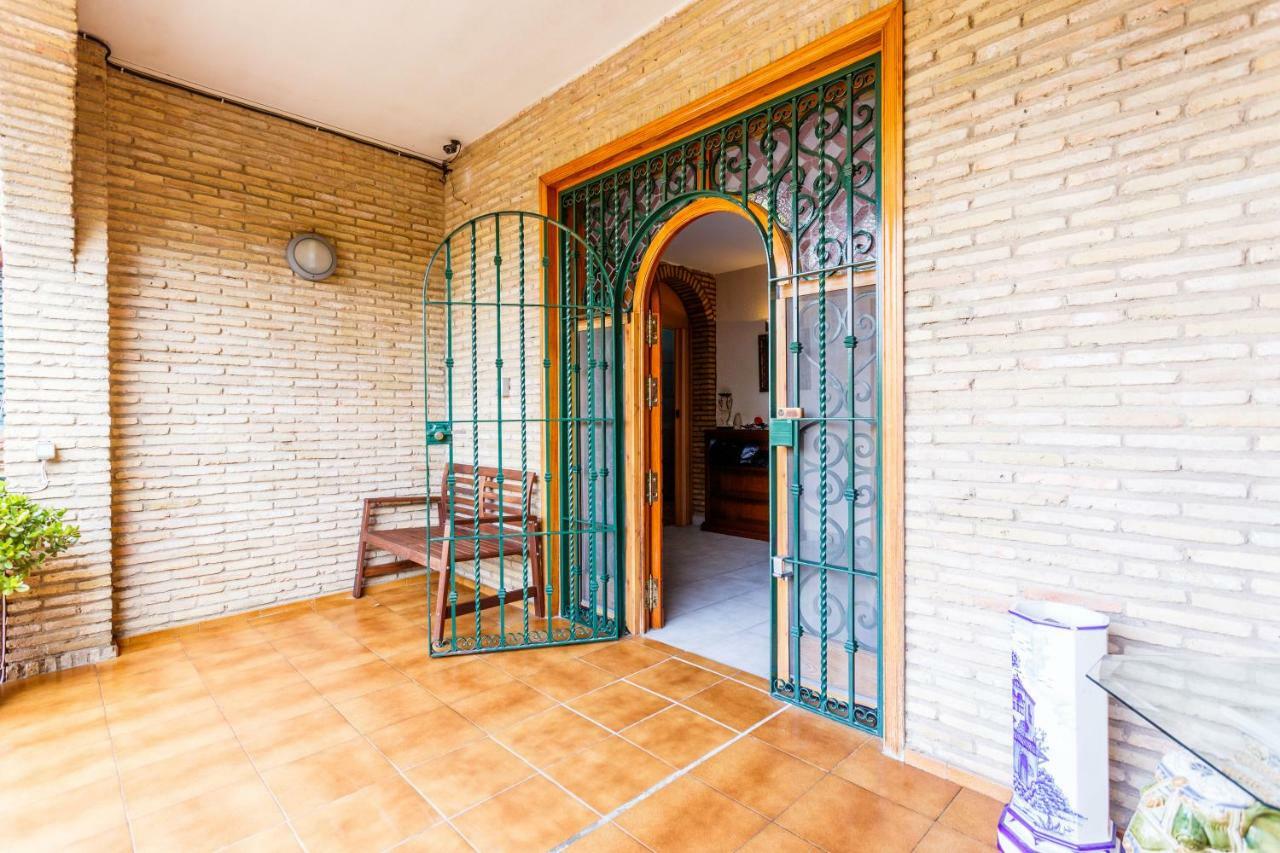 Divi Apartments Villa Reyes Майрена-дель-Альхарафе Екстер'єр фото