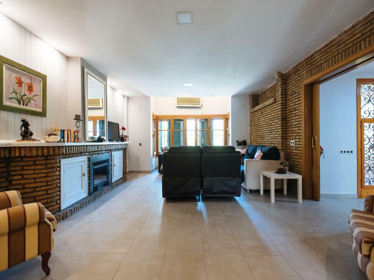 Divi Apartments Villa Reyes Майрена-дель-Альхарафе Екстер'єр фото
